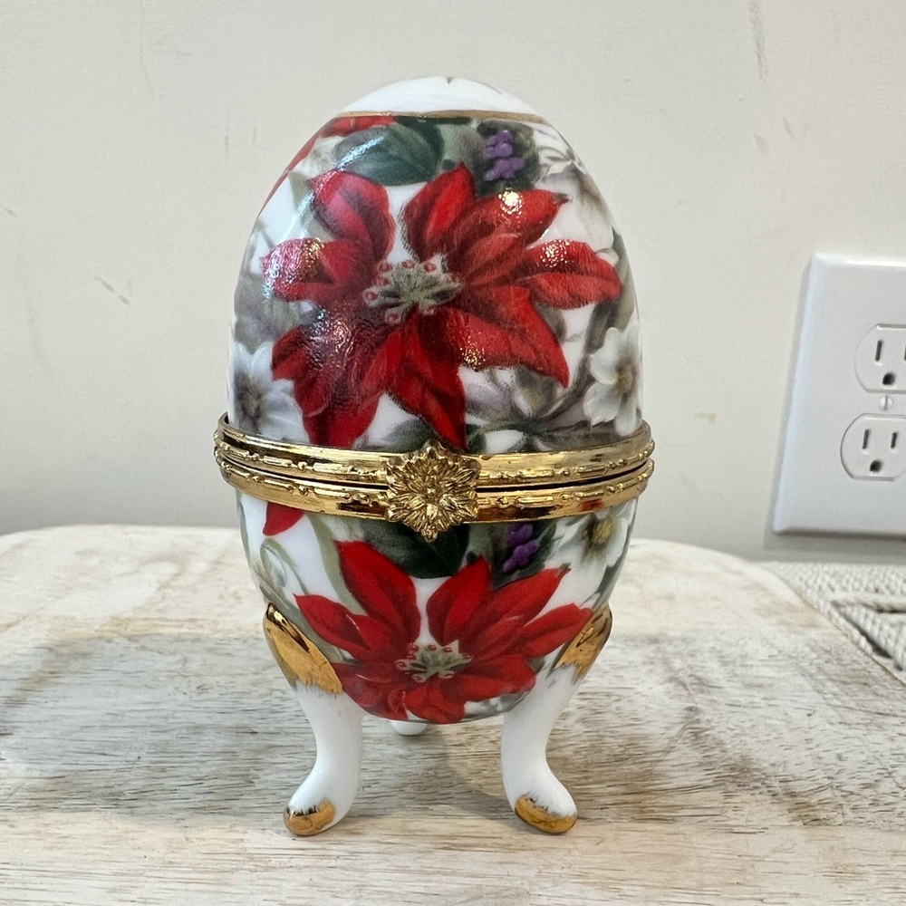Formalities by Baum Bros Floral Egg